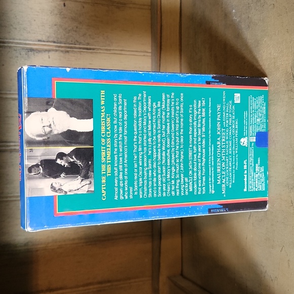 Vintage Miracle on 34th Street VHS - Picture 5 of 9